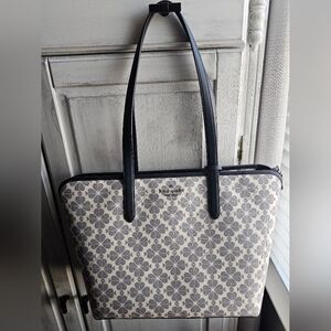 Authentic Kate Spade Signature Lucy Flower Laptop Tote Bag & Wristlet set NWOT